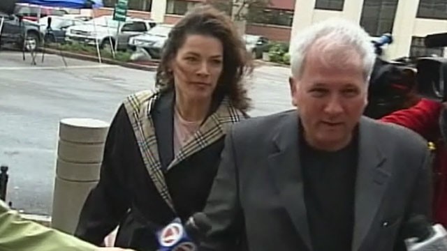 PHOTO: Nancy Kerrigan enters the courtroom with her lawyer, May 17, 2011.
