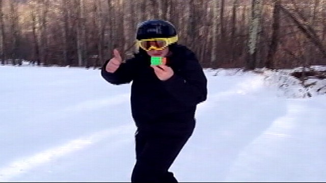 16-Year-Old Solves Rubiks Cube Behind Back While Skiing