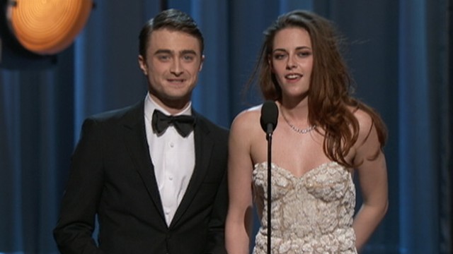 VIDEO: The actress limped out onto the stage while presenting at Academy Awards.