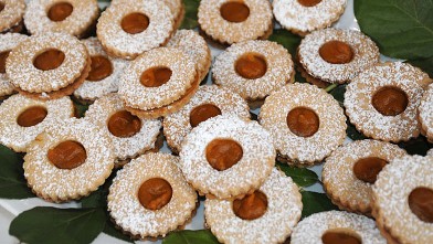 PHOTO: Carla Hall's pumpkin linzer cookies on "Good Morning America."