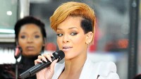 PHOTO Rihanna performs on Good Morning America.