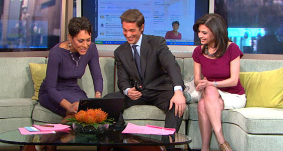 PHOTO Robin Roberts, left, sends her first Tweet, on "Good Morning America," March 21, 2011.