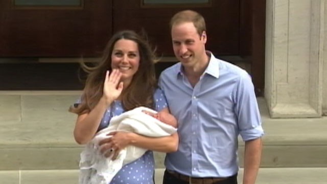 VIDEO: The Duke and Duchess of Cambridge head to Kensington Palace after leaving St. Marys Hospital.