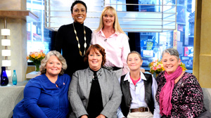 PHOTO "Good Morning America" co-anchor Robin Roberts sat down with a group of sisters who are all battling breast cancer.