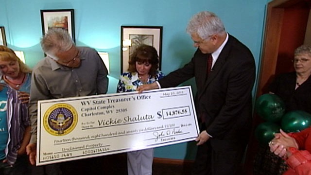 PHOTO: West Virginia woman gets nearly $15,000 in unclaimed funds left by her mom.