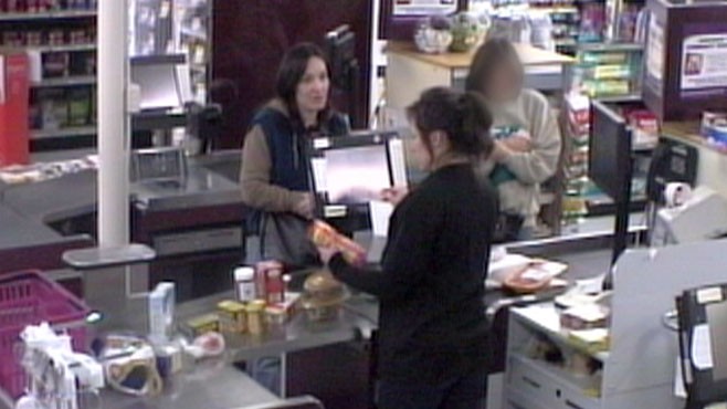 VIDEO: How do people react to a woman who can't pay for her groceries?