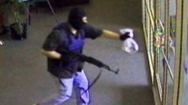 VIDEO: FBI offers reward for suspect they believe has robbed multiple banks.