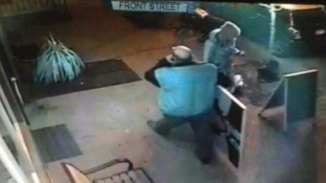 VIDEO: Sean Leonard hit the streets of Brooklyn when a suspect ran off with a $10,000 painting.