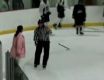Hockey mom breaks up fight on ice