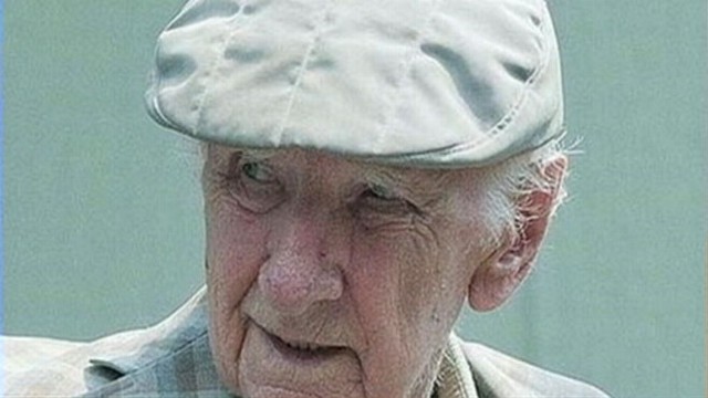 VIDEO: Former police chief Laszlo Csatary is suspected of Holocaust-era war crimes.