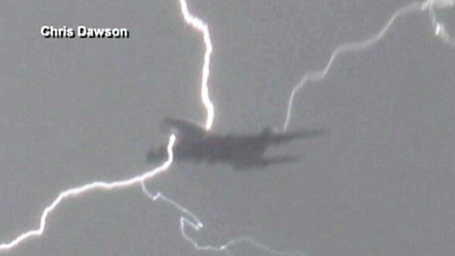 VIDEO: Lightning struck an Emirates Airlines plane as it was landing in London.