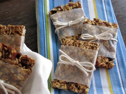 PHOTO: Chef Amy Greens straightforward recipe for chewy granola bars makes breakfast easy.