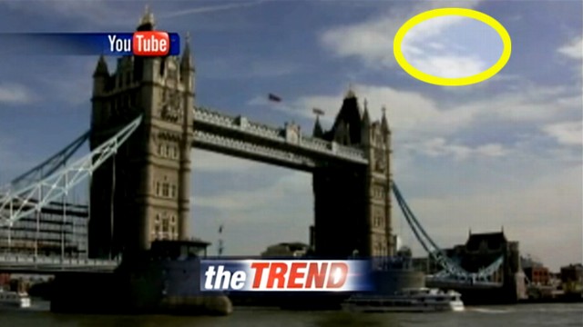 VIDEO: Tourist films UFOs over London, England.
