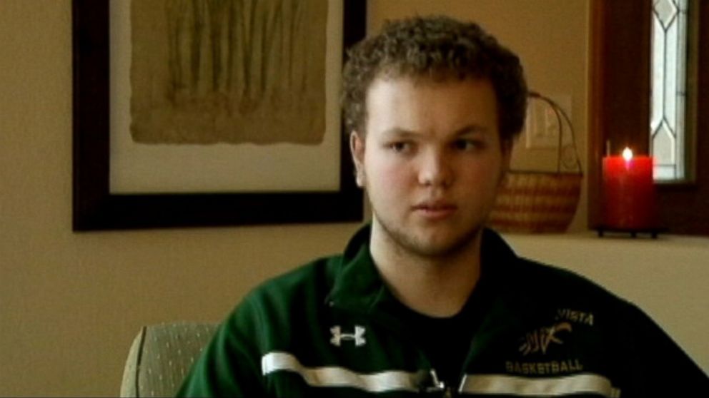 PHOTO: Mountain Vista High School student Bailey Roby, who has two prosthetic legs.