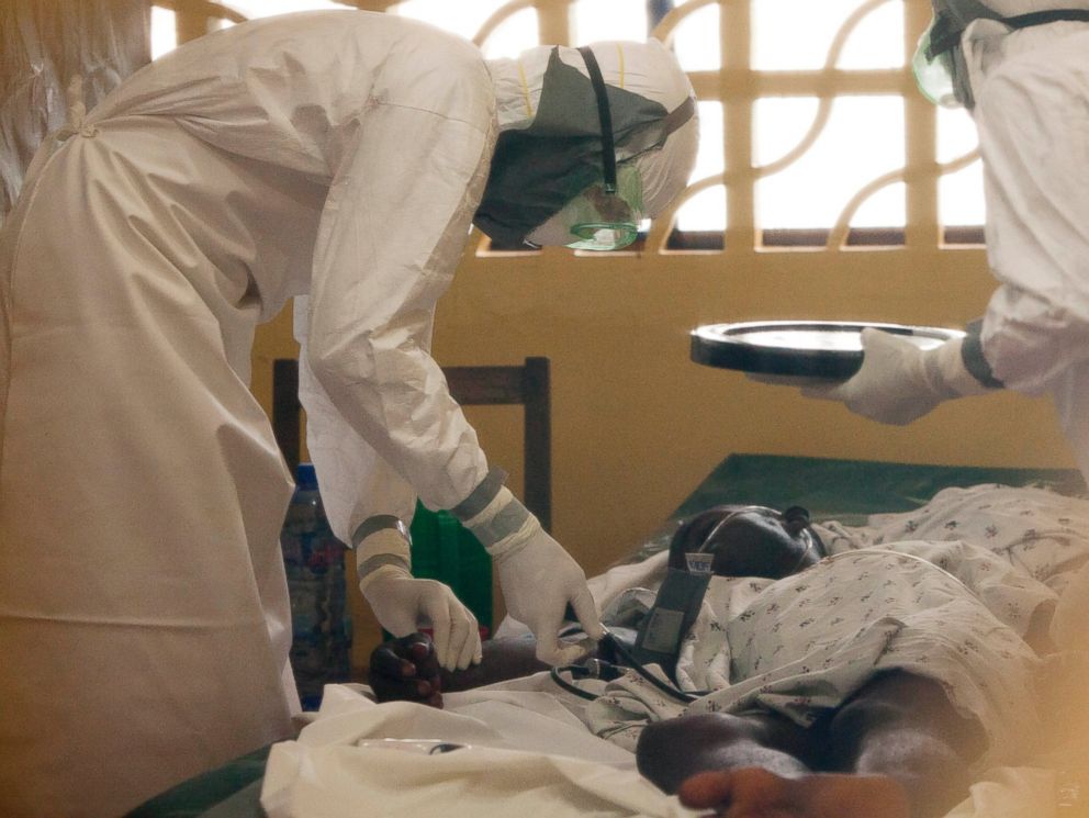 PHOTO: In this 2014 photo provided by the Samaritans Purse aid organization, Dr. Kent Brantly, left, treats an Ebola patient at the Samaritans Purse Ebola Case Management Center in Monrovia, Liberia.