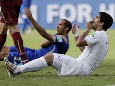 Luis Suarez Apologizes for Biting Italian Soccer Player