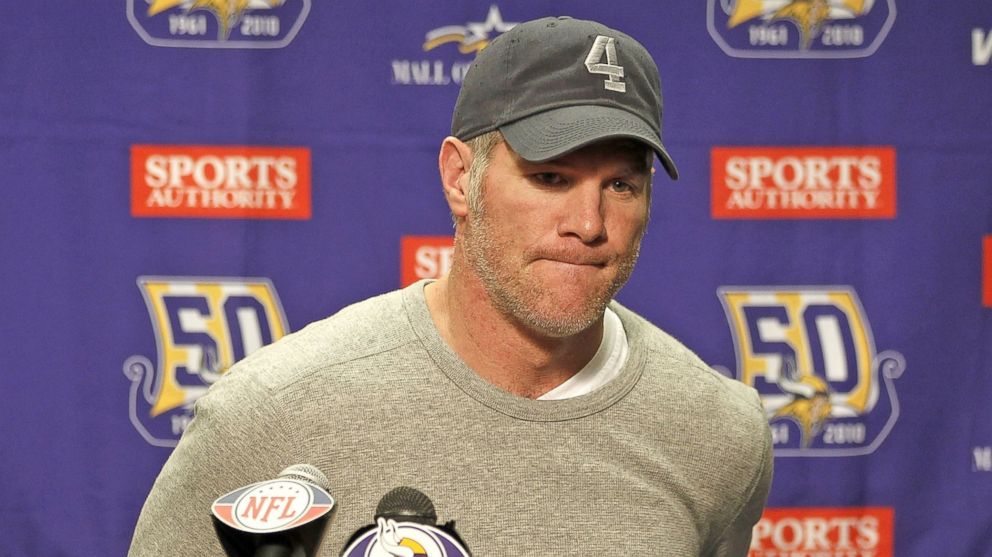 PHOTO: Brett Favre talks at a post game press conference after a 13-20 loss to the Detroit Lions at Ford Field, Jan. 2, 2011 in Detroit, Michigan. 