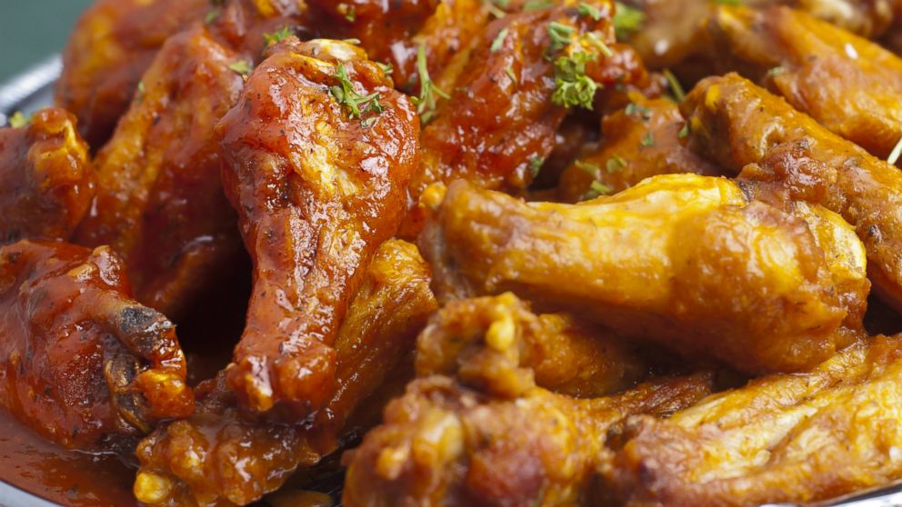 PHOTO: A study found people who eat boneless chicken wings consume 35 percent more calories.