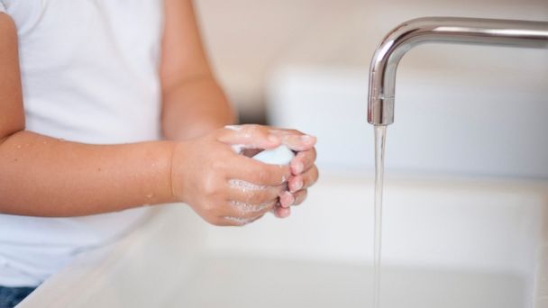 GTY_child_washing_hands_jtm_141006_16x9_608.jpg