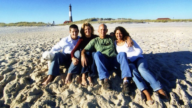 PHOTO Robbie and family at the beach