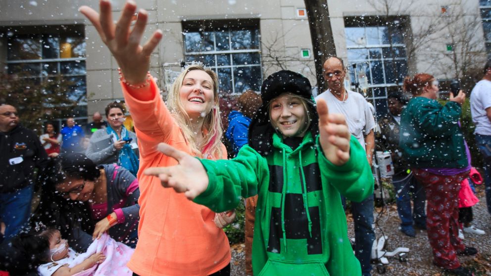 PHOTO: Lynn McArthur, left, and her son Gabriel Landis