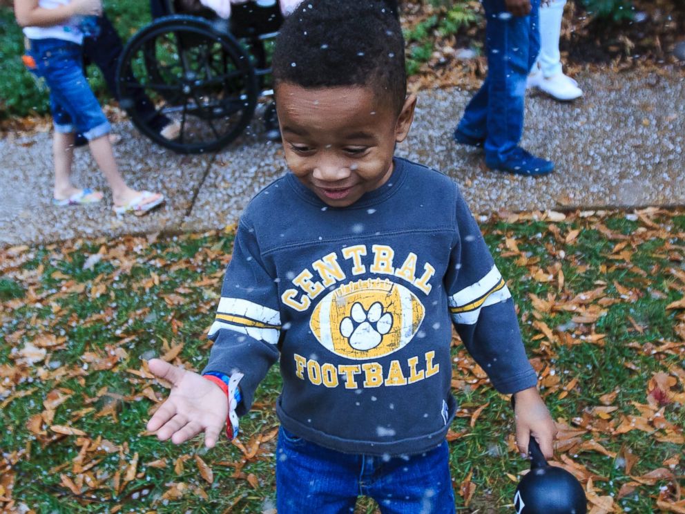 PHOTO: Ojore Bryant reaches out for a flake at Childrens Healthcare of Atlanta at Egleston.