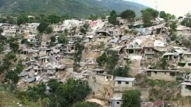 VIDEO: Dartmouth students and Students Rebuild raise funds for Haiti relief.