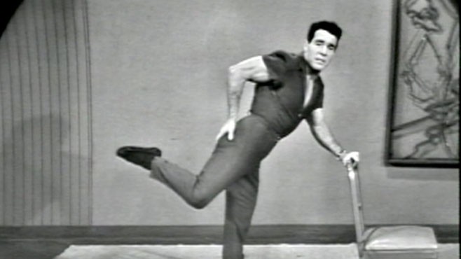 VIDEO: The godfather of fitness helps the elderly find their balance.
