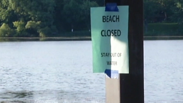 PHOTO: Beach closed flyer