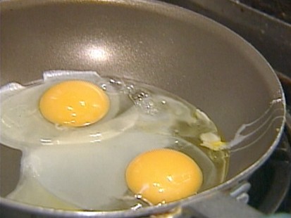 VIDEO: Surprisingly, spinach, potatoes and eggs pose a high risk of food poisoning.