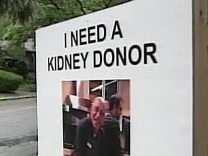 VIDEO: A Massachusetts man hangs up flyers to find an organ donor.