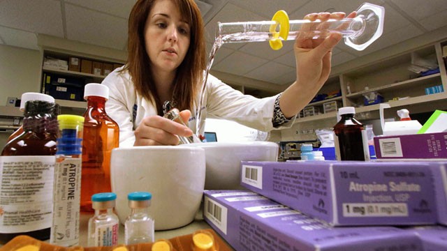PHOTO: Clinical pharmacist Mary Eilers prepares a compound at St. John's Hospital in Springfield, Ill., Jan. 17, 2013.