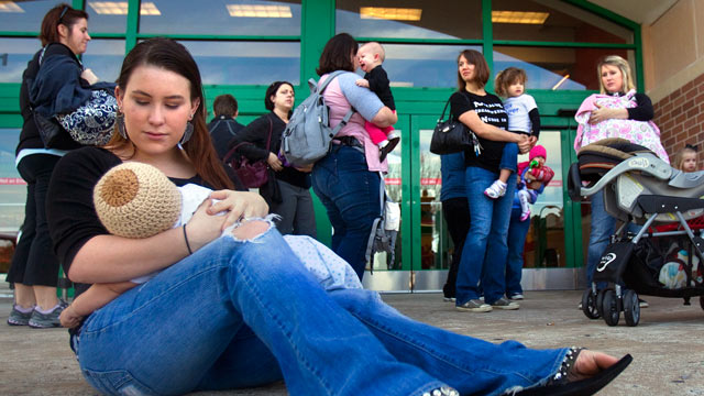 PHOTO: Brittany Hinson breast feeds her 4-month-old son, Kennedy, during a nurse-in in front of the Super Target store, in Webster, Texas, Dec. 28, 2011.