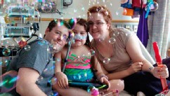 PHOTO: Sarah Murnaghan, center, celebrates the 100th day of her stay in Children's Hospital of Philadelphia with her father, Fran, left, and mother, Janet, in this May 30, 2013 photo.