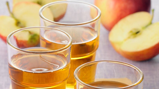 PHOTO: Additional FDA testing on apple juice samples found low levels of arsenic in the juice.