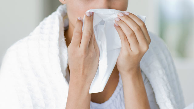 PHOTO: Scientists try to debunk myths about the common cold and flu.