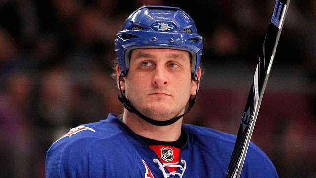 PHOTO:Family of former New York Rangers hockey player Derek Boogaard files wrongful-death lawsuit against NHL.