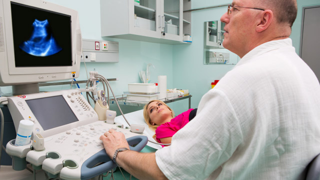 PHOTO: Woman having a sonogram