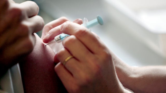 PHOTO: New study suggests an oral flu vaccine may be more effective than flu shots.