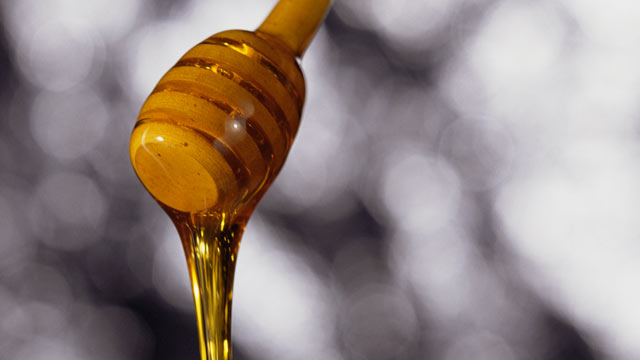 PHOTO: Honey is a natural way to soothe a soar throat.