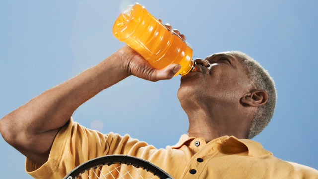 PHOTO: Drinking one sugar-sweetened beverage a day could increase a mans heart disease risk, a new study found.