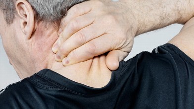 PHOTO: A new study says that non-drug treatment for neck pain is more effective than medication.