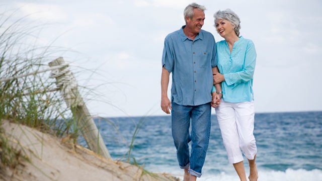PHOTO: Married people are less likely to die from a heart attack than their single counterparts, a new study found.