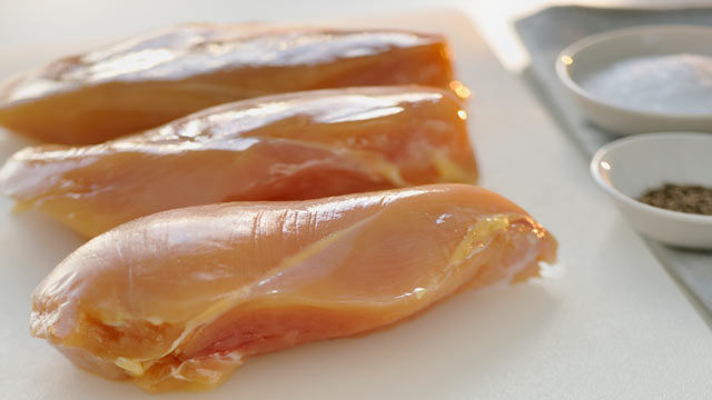 PHOTO: Many chickens sold in supermarkets are fed a steady diet of human drugs.