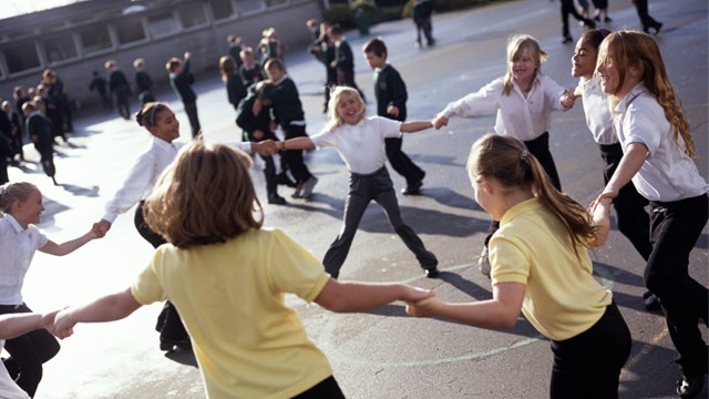 PHOTO: Schoolchildren at recess