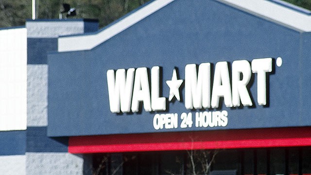 PHOTO: Walmart announces plans to label its healthier foods with a new green label