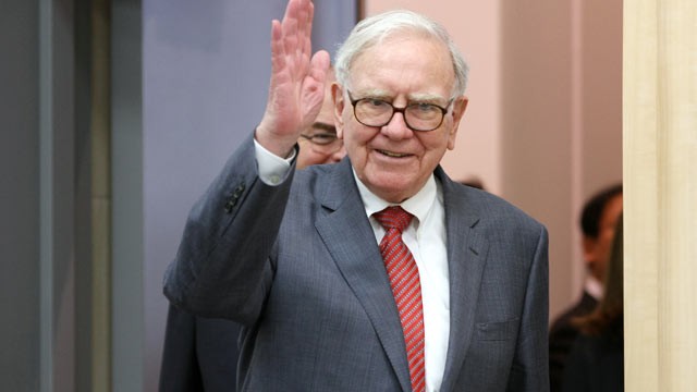 PHOTO:Billionaire Warren Buffett, shown here on Nov. 21, 2011, has been diagnosed with prostate cancer.
