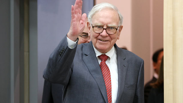 PHOTO:Billionaire Warren Buffett, shown here on Nov. 21, 2011, has been diagnosed with prostate cancer.