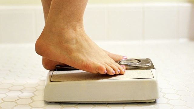 PHOTO: A new study suggests the amount of weight gained after one quits smoking is more than previously thought.