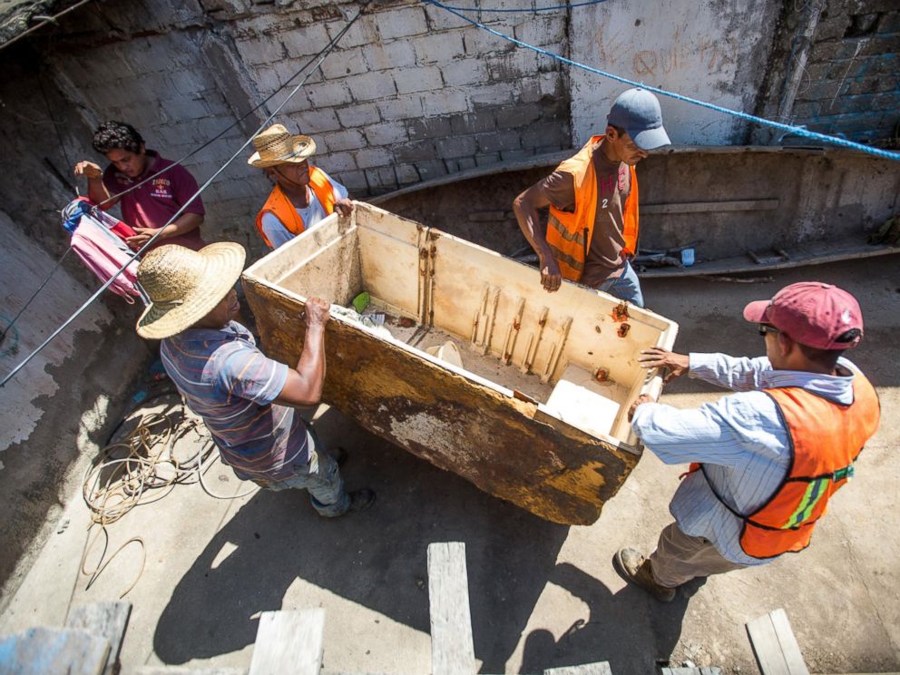 PHOTO: Municipality workers help clean the city to prevent Aedes aegypti mosquitos and the spread of mosquito-borne illnesses in Acapulco, Mexico on Feb. 8, 2016.